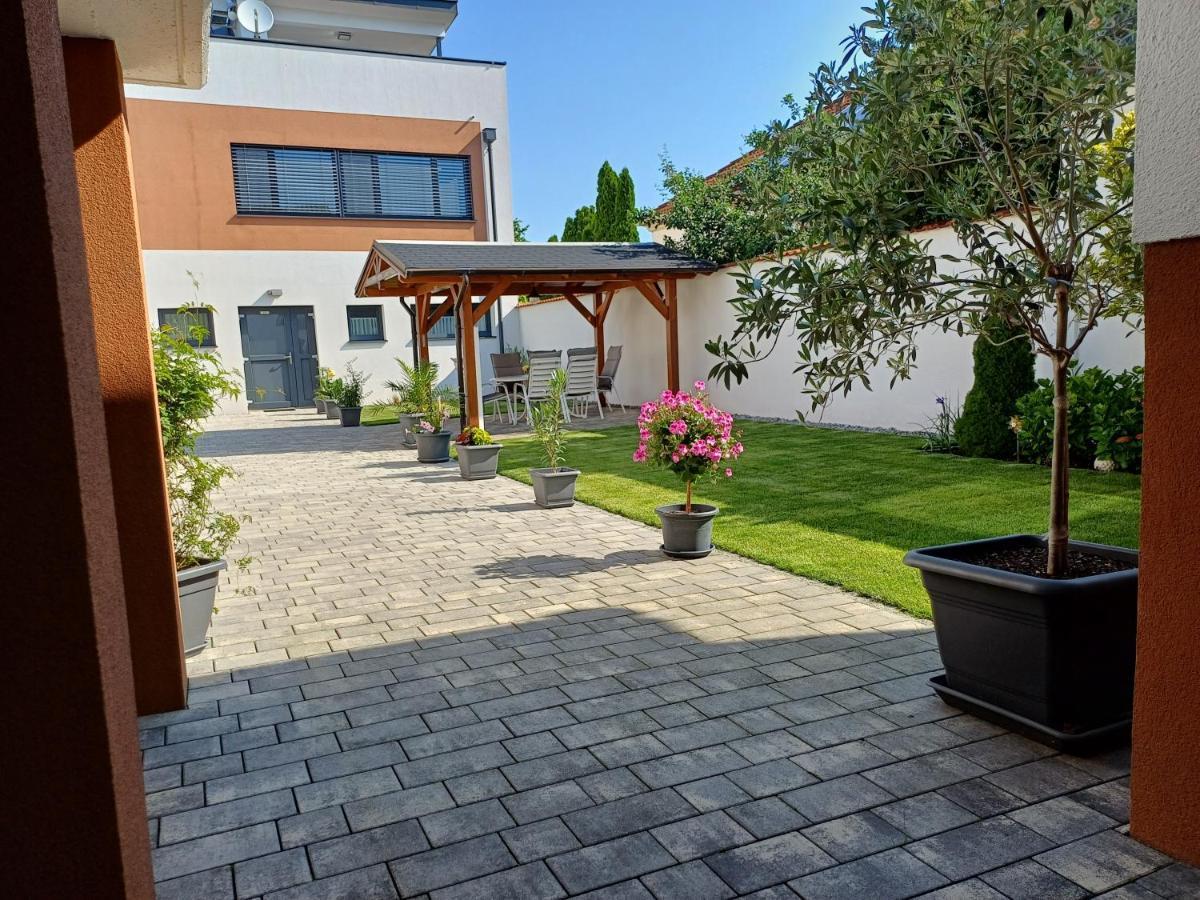 Penthouse Griemann 2 Fuer Max 4 Personen Mit Eigener Grosser Dachterrasse Zum Relaxen! Illmitz Esterno foto