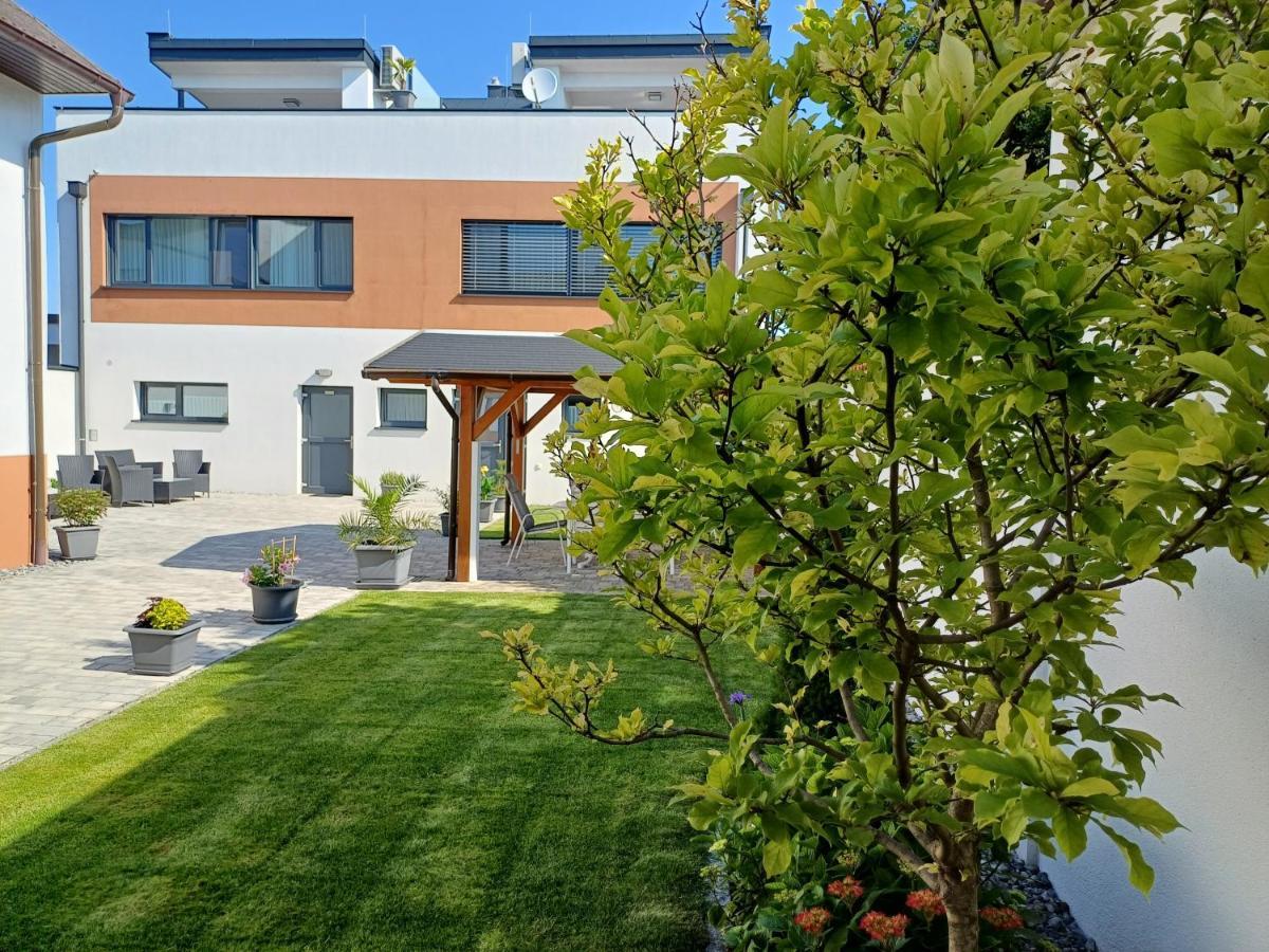 Penthouse Griemann 2 Fuer Max 4 Personen Mit Eigener Grosser Dachterrasse Zum Relaxen! Illmitz Esterno foto
