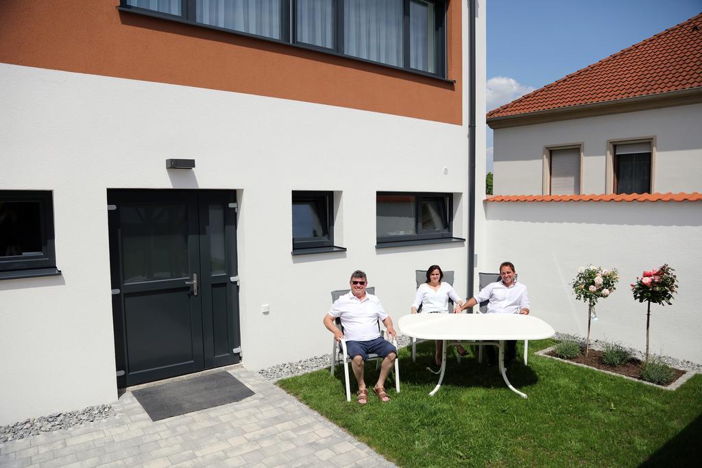 Penthouse Griemann 2 Fuer Max 4 Personen Mit Eigener Grosser Dachterrasse Zum Relaxen! Illmitz Esterno foto